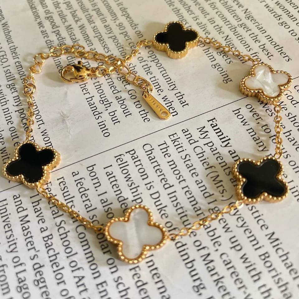 Chic Clover Link Bracelet